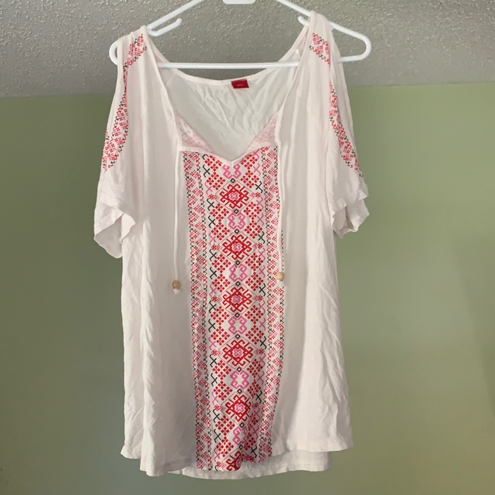 Soft embroidered T with cut out shoulders